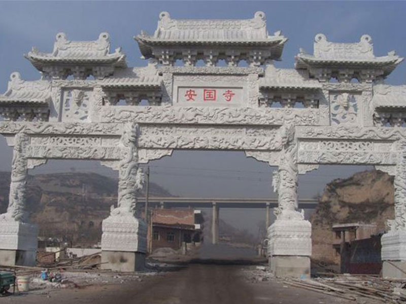 寺廟入口三門(mén)石牌坊