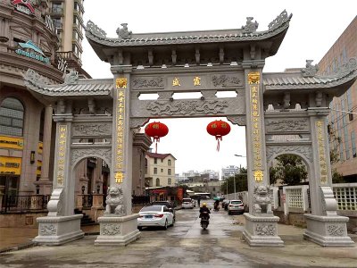 三門(mén)三樓石牌坊
