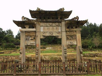 三門(mén)三樓古牌坊