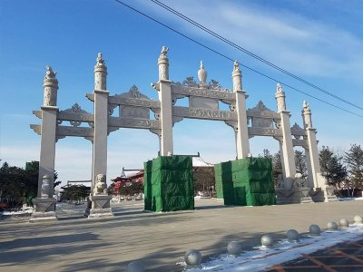 五門(mén)簡(jiǎn)易石雕牌坊